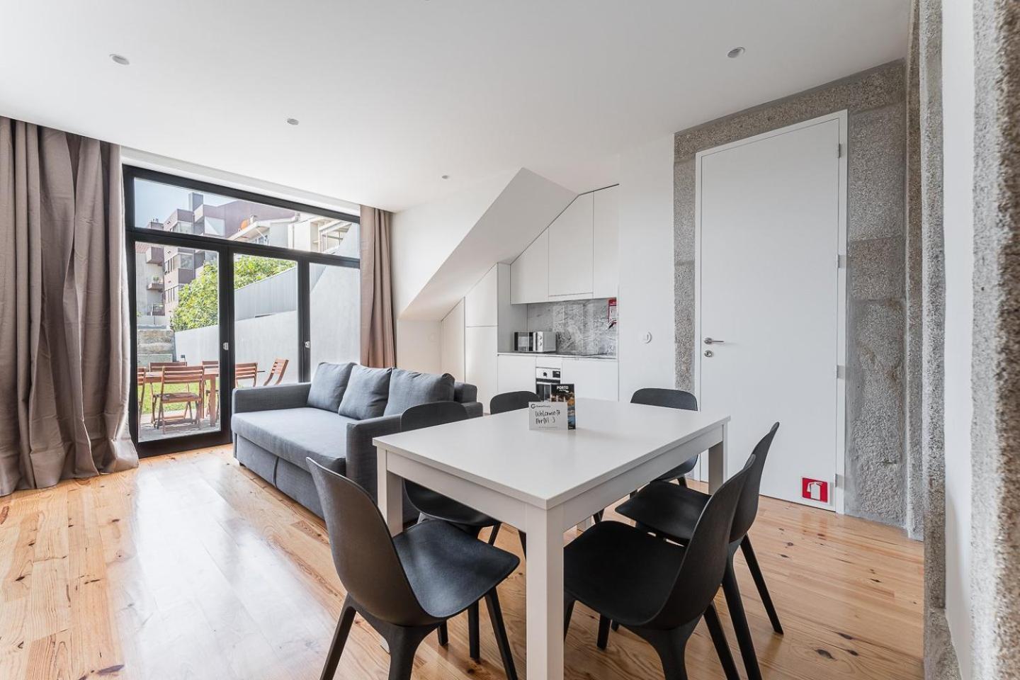 Guestready - Somebody'S Story - A Apartment Porto Bagian luar foto